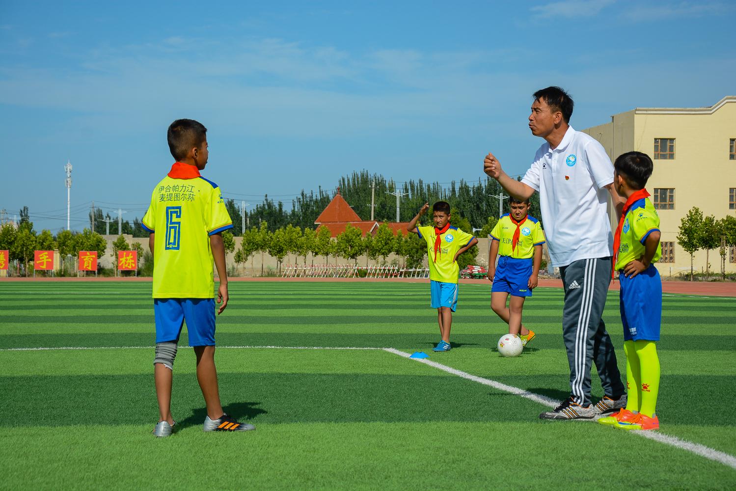 策勒县小学引领教育革新，培育未来之星项目启动